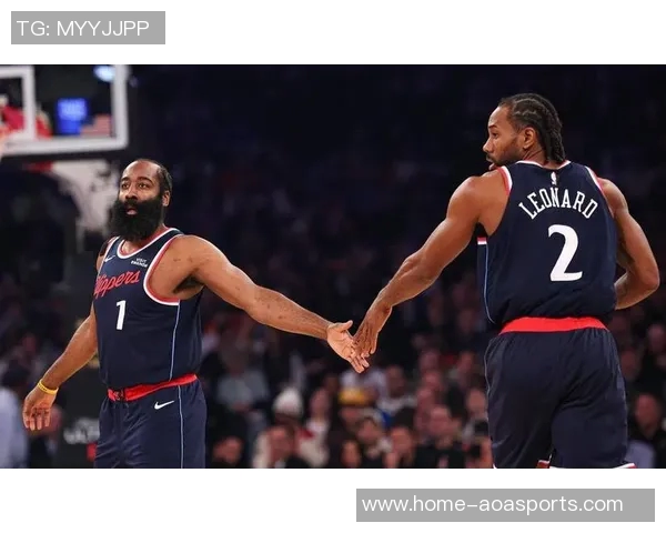 快船与灰熊激战正酣球迷期待精彩对决与逆转时刻 快船与灰熊激战正酣球迷期待精彩对决与逆转时刻